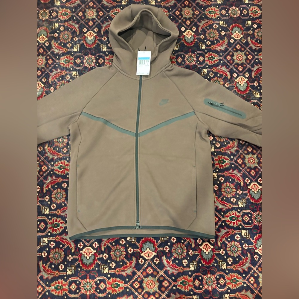 Nike tech, brown, medium men’s